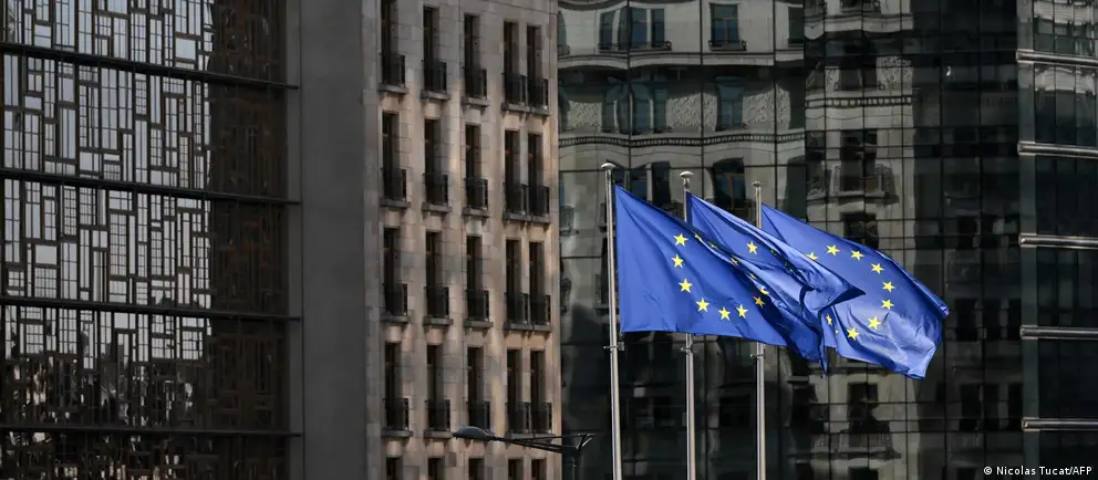 Евросоюз утвердил 21-й пакет санкций, направленный на ограничение возможностей финансирования и снабжения российской военной машины, оказание давления на оборонную промышленность и контроль поставок энергоносителей.
