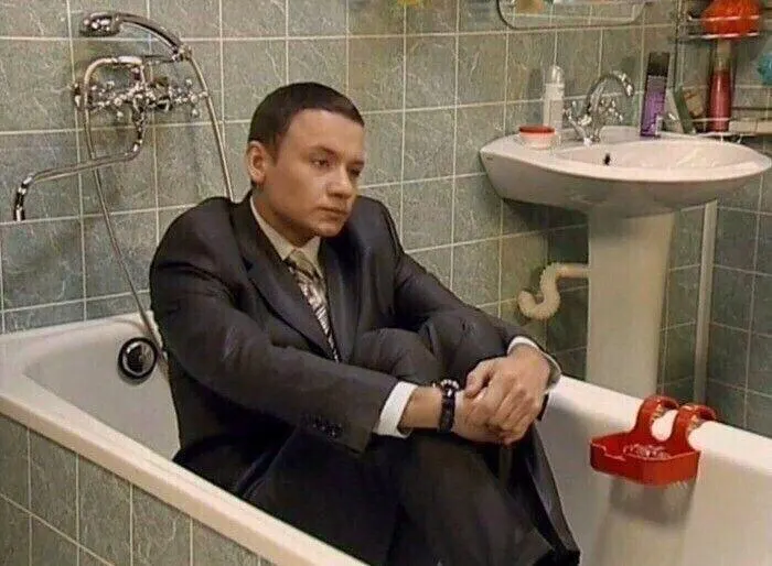 В письме регионам ведомство предупредило, что сладости в образах фекалий, червей или крови часто навязываются зарубежным видеоконтентом и рекламе; у детей 7–11 лет критическое мышление ещё не сформировано, что повышает риск вовлечения в опасные интернет-челленджи.