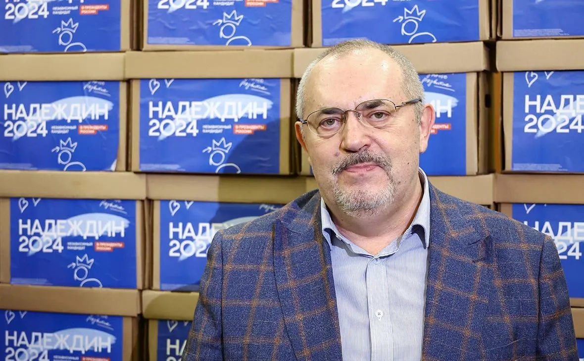 Политик заявил, что из‑за признания иноагентом, обвинений в экстремизме и других ограничений он больше не сможет легально баллотироваться в Госдуму и приостанавливает кампанию; он поблагодарил сторонников и выразил надежду на будущее.