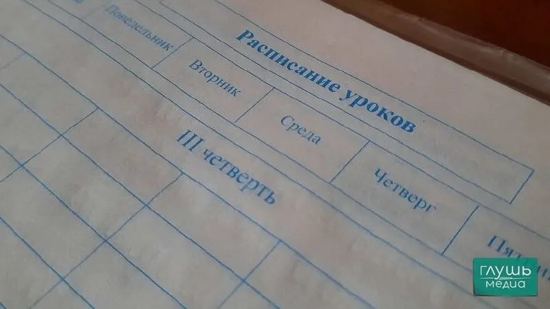 Вице‑спикер Государственной Думы Борис Чернышов предложил поощрять школьников единовременными выплатами, сертификатами или грантами за улучшение успеваемости; инициатива направлена вице‑премьеру.