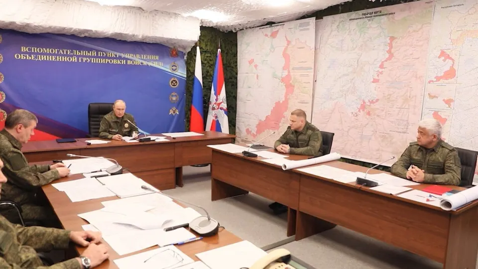 На совещании с военными президент потребовал оценить роль «подстрекателей» в реальных боевых действиях и отдал распоряжение о продолжении массированных ударов по инфраструктуре Украины.
