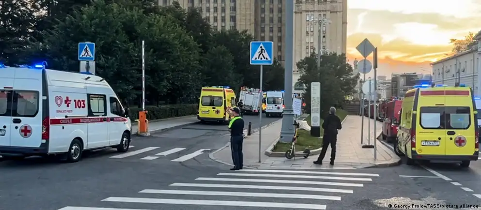 Вечером 1 августа возле ресторана на Кудринской площади произошёл взрыв, в результате которого погибли несколько человек. Следствие изучает версию о покушении на главнокомандующего Воздушно‑космическими силами России; мэр Москвы назвал произошедшее терактом.