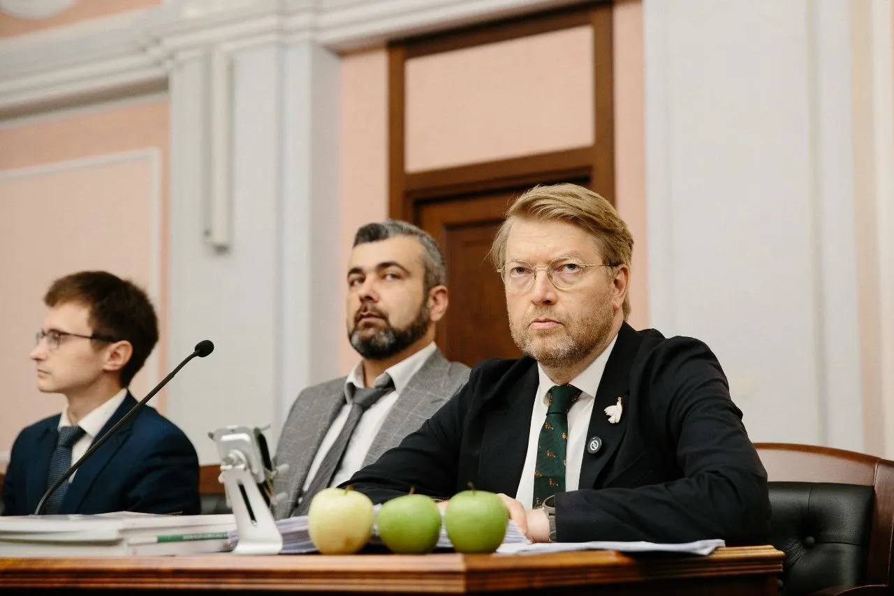 Иск о правах на контент и призывах к прекращению огня рассматривается в контексте выборов.