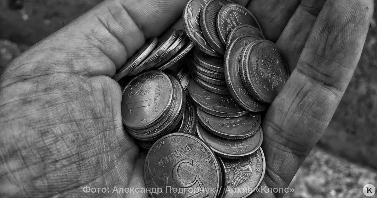 По состоянию на 1 июля 2026 года средняя пенсия по старости достигла 27 224 рубля; работающие пенсионеры получают примерно 24 929 рублей, неработающие — около 27 850 рублей.