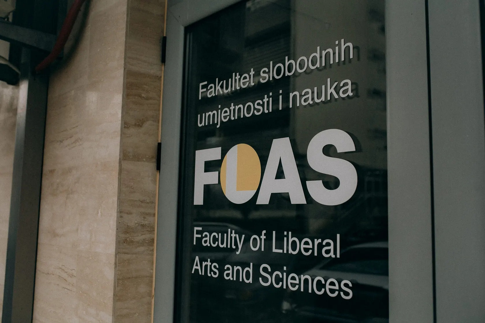 Минюст добавил FLAS и норвежский проект Pikene på Broen в реестр нежелательных организаций; руководство Факультета заявляет, что меры повлияют на обучение и повседневную работу.
