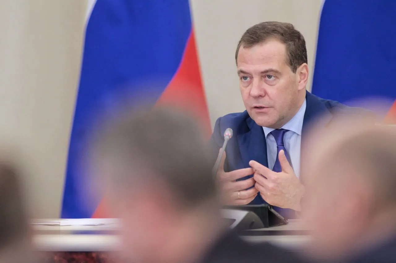 По словам Медведева, после завершения СВО противостояние с Западом сохранится и будет вестись на российских условиях.
