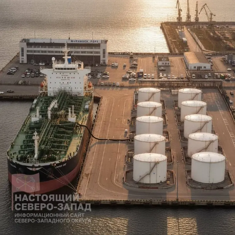 В порт Мурманска пришёл танкер с 30 тыс. тонн бензина из Марокко — поставщиком названа компания «Лукойл». Поставки идут на фоне дефицита топлива в России; эксперты прогнозируют до 2 млн тонн импорта в 2026 году.