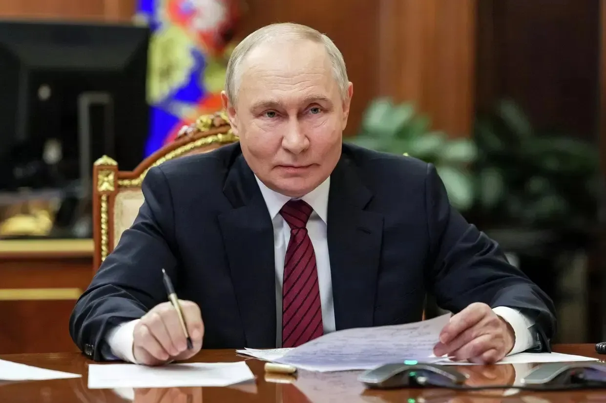 На середину августа 2026 года безвозмездные поступления бизнеса в федеральный бюджет достигли 383,69 млрд рублей; основной приток пришёлся на период после марта.