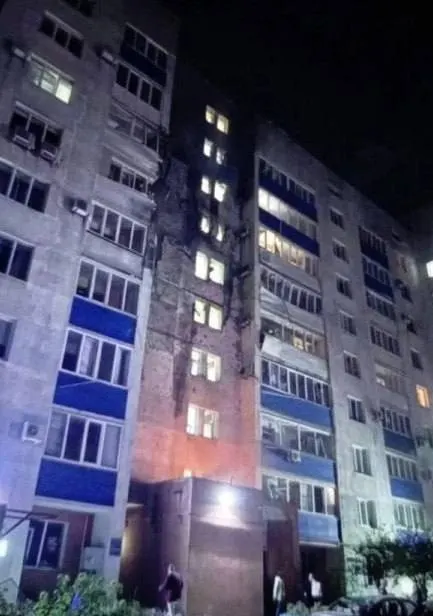 Минобороны заявило об уничтожении 516 беспилотников за ночь; зафиксированы повреждения в порту Усть-Луга и жилом доме в Новокуйбышевске; жертвы не зафиксированы.