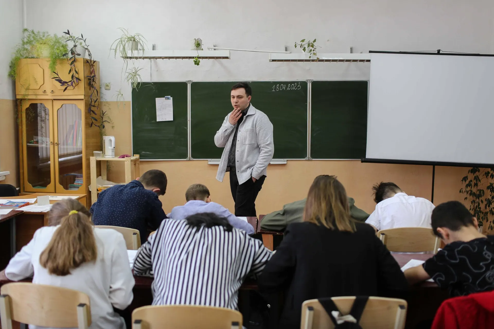 Министерство просвещения расширяет учебный план, введя ещё один час истории; изменения коснутся не всех учащихся.