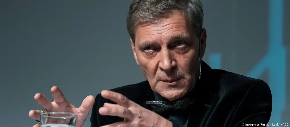 Правительство включило Александра Невзорова в перечень экстремистов. В ходе войны он покинул Россию, а близким сообщили гражданство Украины.